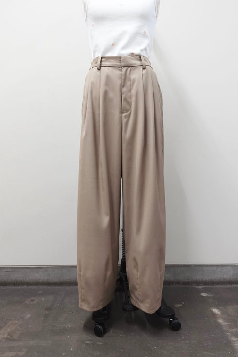 ボリュームスラックスパンツ